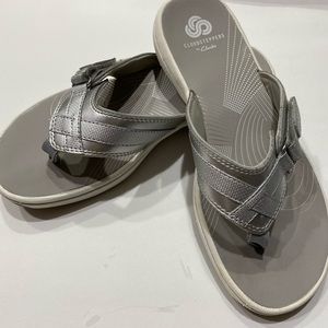 Clark’s sandals size 5
